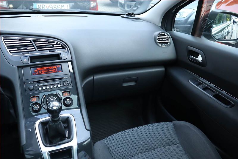 Peugeot 5008 (2014) 1.6 HDi, Serv.kniha, Tempomat - fotka 8 z 23
