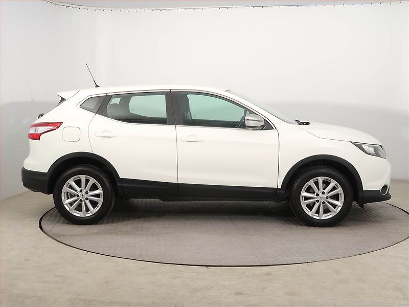 Nissan Qashqai (2016) 1.2 DIG-T, Tempomat - fotka 6 z 13