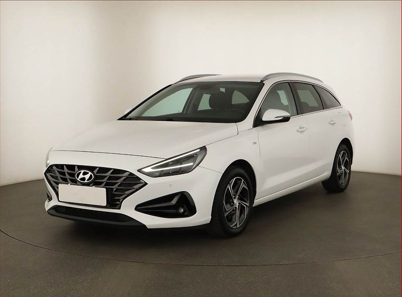 Hyundai i30 (2024) Smart 1.5 T-GDI MHEV, ČR,1.maj - fotka 2 z 14