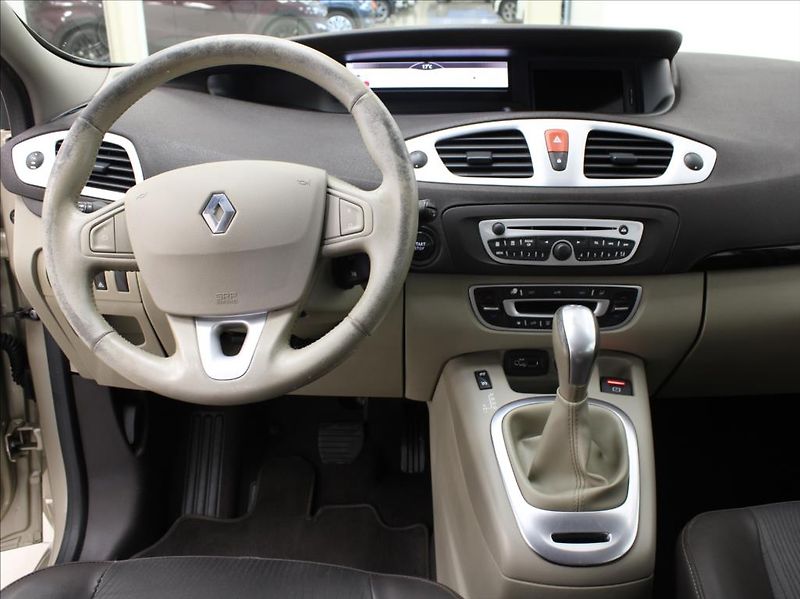Renault Grand Scénic 2,0 dCi 110kW AT Privilage STK - fotka 8 z 15