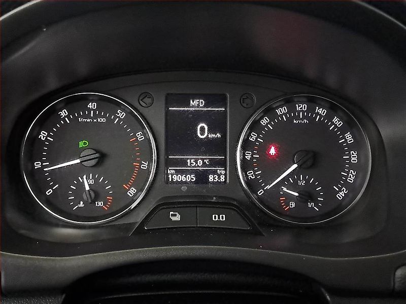 Škoda Fabia (2011) 1.2 TSI, Xenony, Tempomat - fotka 11 z 15