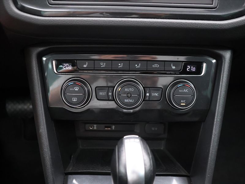 Volkswagen Tiguan 2,0 TDI 110kW DSG Navi Tažné - fotka 18 z 27
