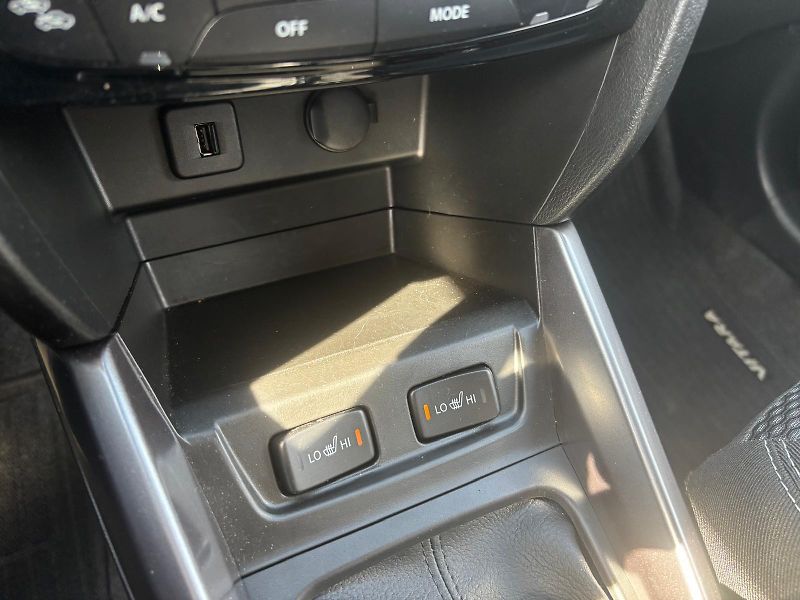 Suzuki Vitara 1,4 BoosterJet Premium Hybrid - fotka 21 z 29