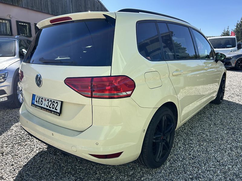 Volkswagen Touran (2016) 2.0 TDi 110 kw - fotka 7 z 20
