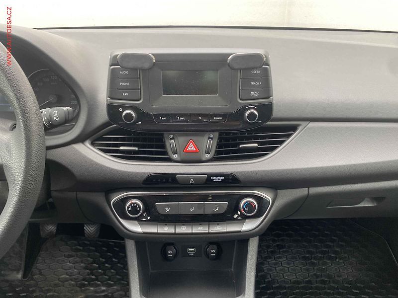 Hyundai i30 (2021) 1.6 CRDi, 1.maj,ČR, Smart, AC - fotka 12 z 16
