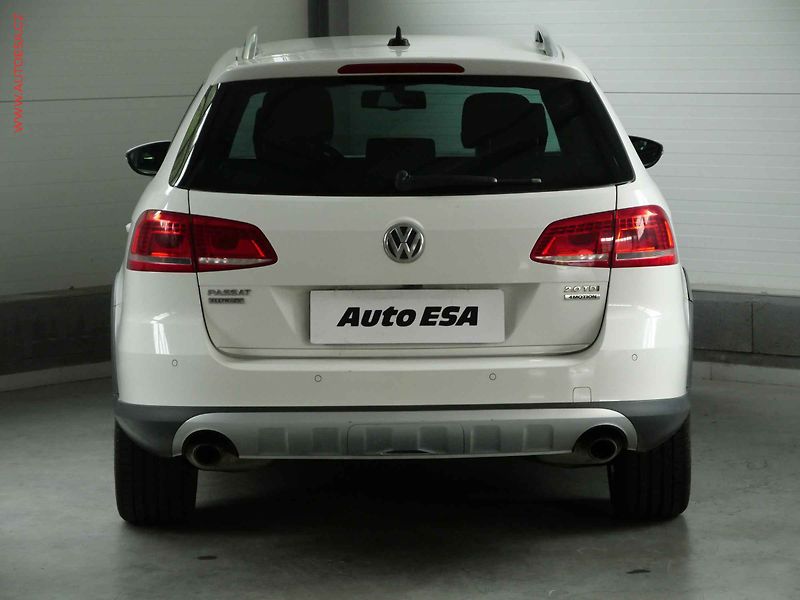 Volkswagen Passat (2013) 2.0 TDi 4x4, ČR, AT, xenon - fotka 5 z 21