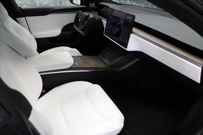 Tesla Model S 0,0 1.majitel ZÁNOVNÍ ! - fotka 10 z 34