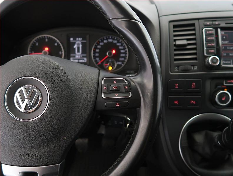 Volkswagen Multivan (2013) Comfortline 2.0 TDI 4Motion - fotka 20 z 24