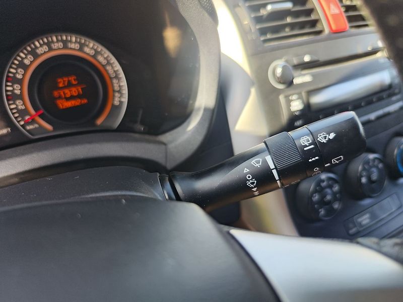 Toyota Auris 1.6 Valvematic/97kW Terra Cool - fotka 19 z 22