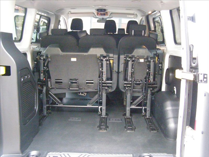 Ford Tourneo Custom 2,0   MINIBUS CUSTOM Facelift - fotka 15 z 28