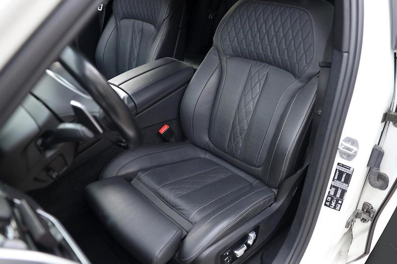 BMW X6 xDrive40d - fotka 10 z 15