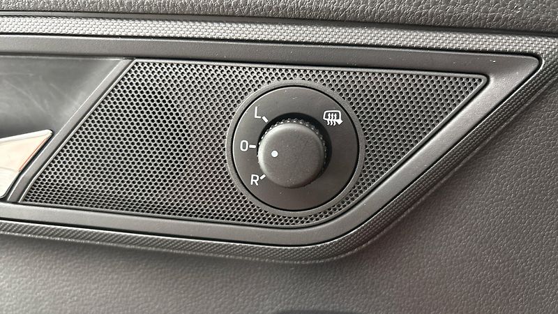 Škoda Fabia 1.0 TSI Ambition Combi - fotka 22 z 24
