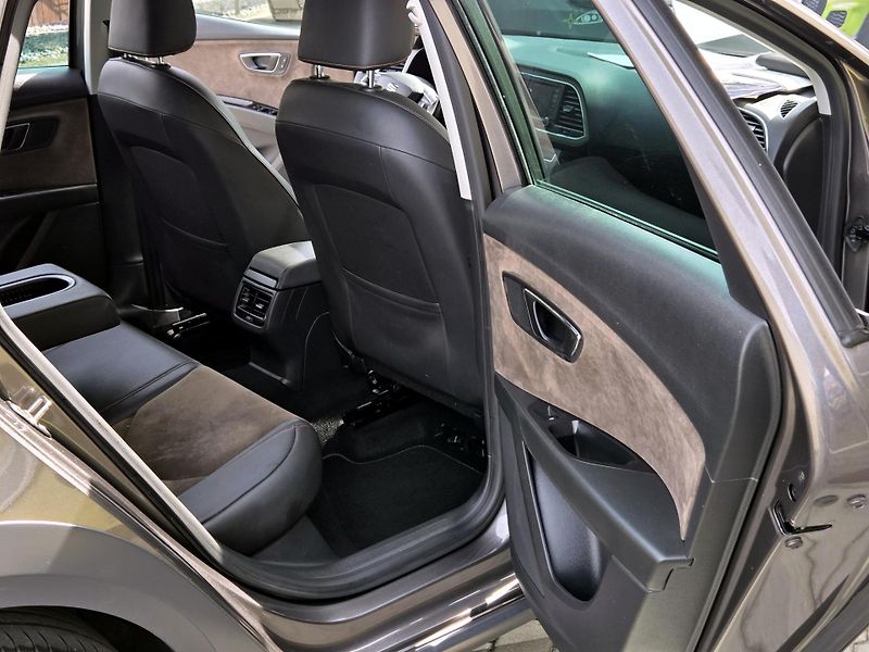 Seat Leon 2,0TDi xPERIENCE 4drive ROZVOD - fotka 23 z 51
