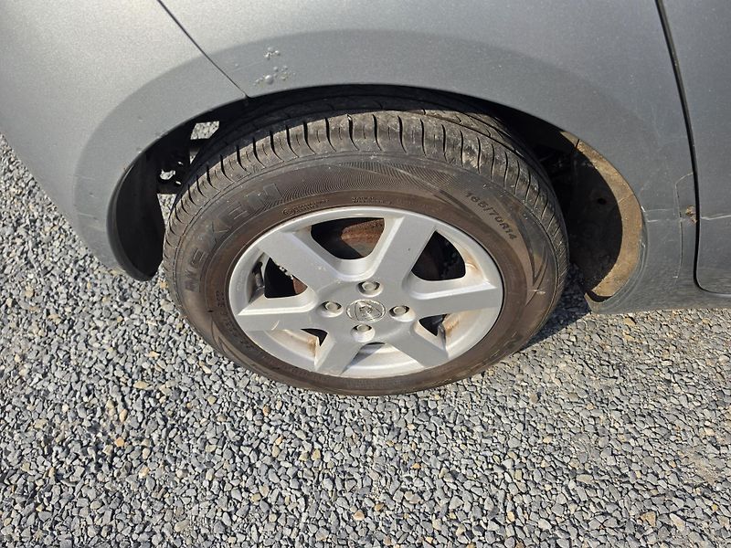 Toyota Yaris 1.0 VVTi klimatizace  - fotka 5 z 20