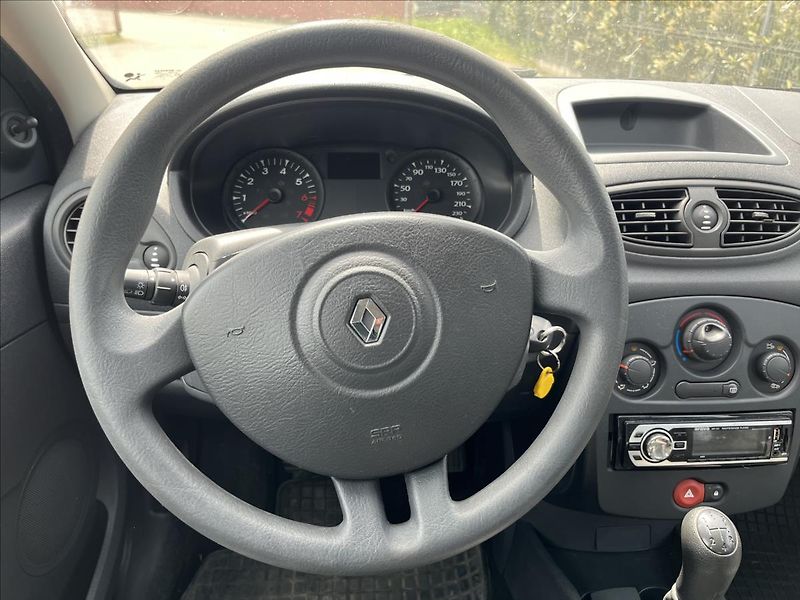 Renault Clio 1,2 i 48 KW ČR  STK 11/27 - fotka 15 z 29