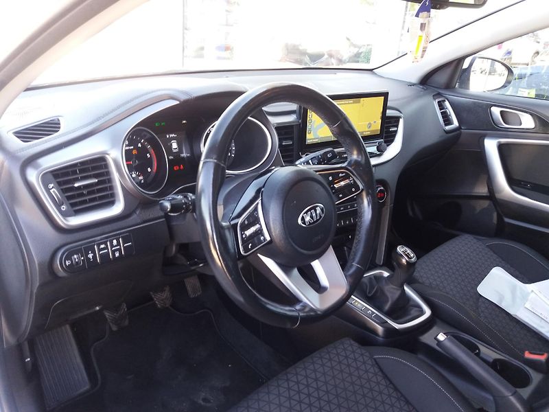 Kia Ceed 1.6CRDi,100kW,1.MAJITEL-ČR!! - fotka 12 z 29