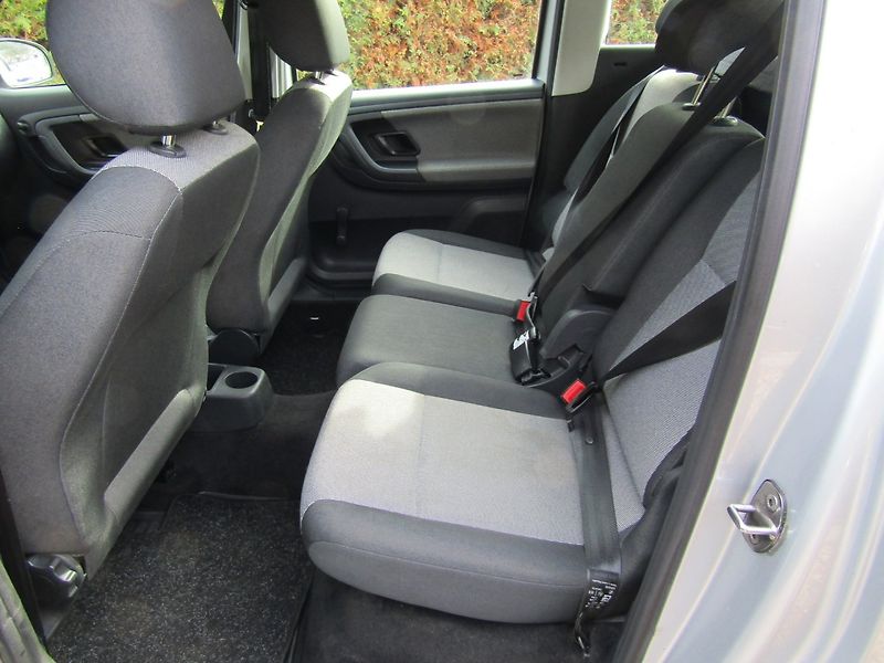 Škoda Roomster (2011) 1.6 TDI 66kW  BEZ KOROZE - fotka 21 z 34