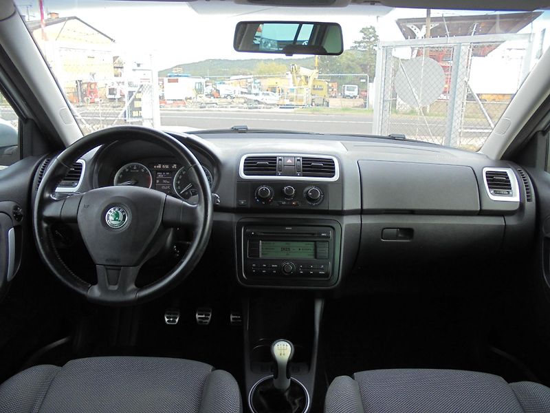 Škoda Fabia (2009) 1.2 SPORT-A/C-ČR-ALU-SERVISKA - fotka 9 z 11