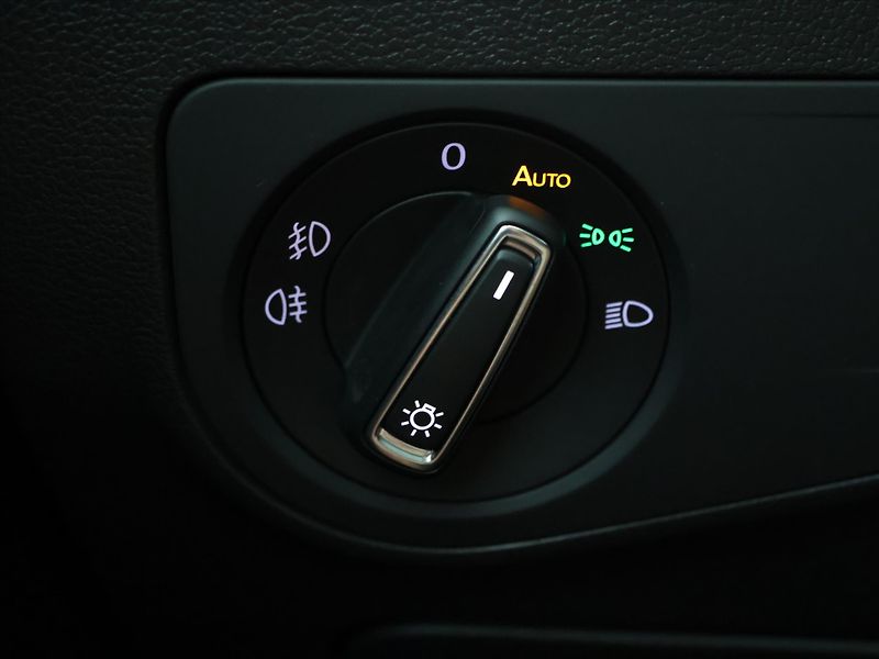 Volkswagen Tiguan Allspace 2,0 TSI 162kW DSG 4M LED 1.Maj - fotka 17 z 33