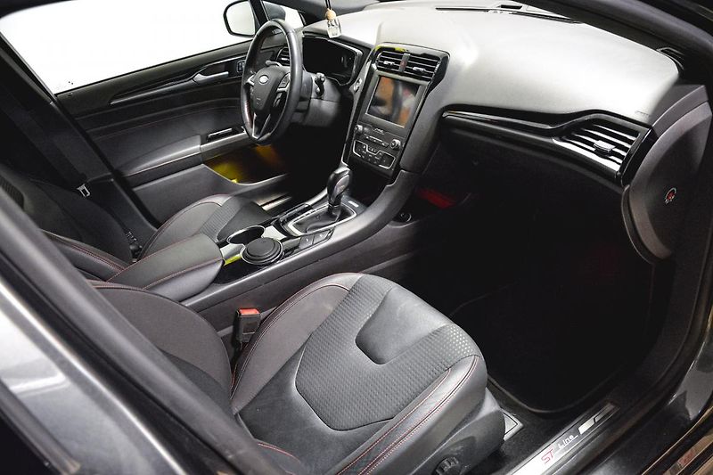 Ford Mondeo (2021) 2.0 138kw Hybrid ecvT TITANIUM - fotka 29 z 32