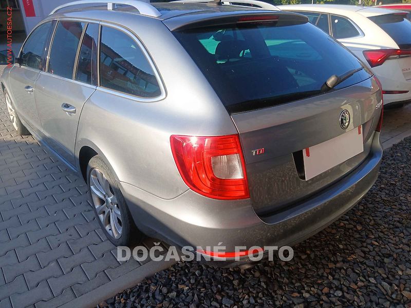 Škoda Superb (2010) 2.0TDI, Xenon, AC - fotka 2 z 3