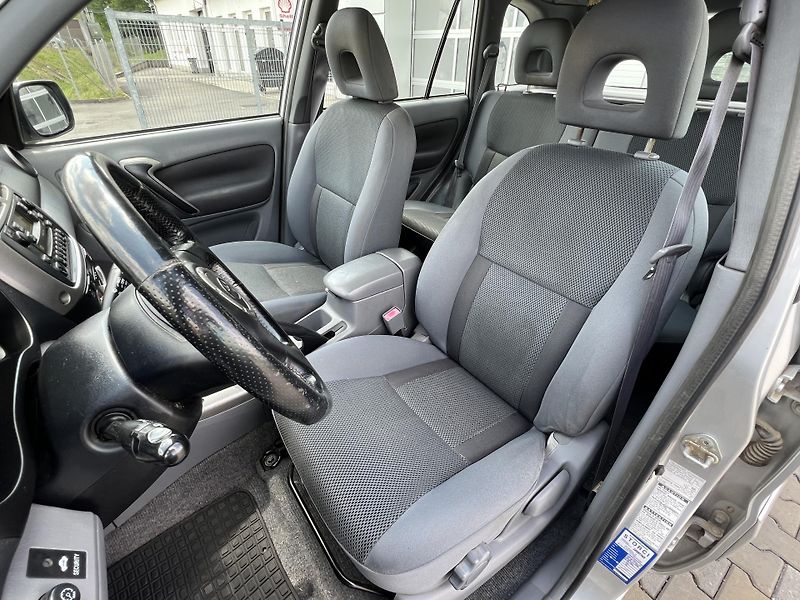 Toyota RAV4 (2001) - fotka 14 z 26