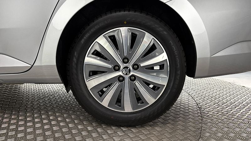 Škoda Superb 2.0 TDI Style Combi - fotka 19 z 27
