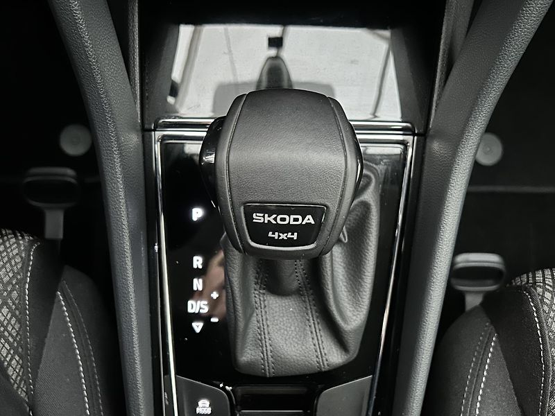 Škoda Karoq 2.0 TDI 4x4 Top selection - fotka 13 z 27