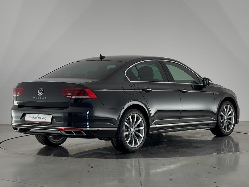 Volkswagen Passat R-LINE DSG - fotka 2 z 29