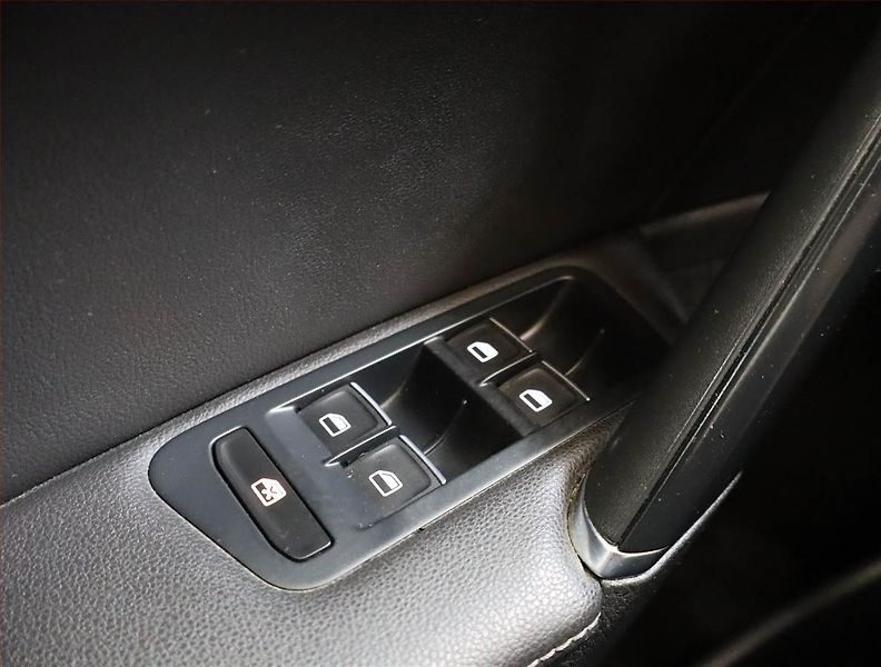 Volkswagen Golf (2013) 1.4 TSI, Serv.kniha, Xenony - fotka 19 z 22