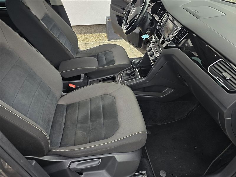 Volkswagen Golf Sportsvan 1,4TSi 110KW R-Line NAVI - fotka 33 z 47