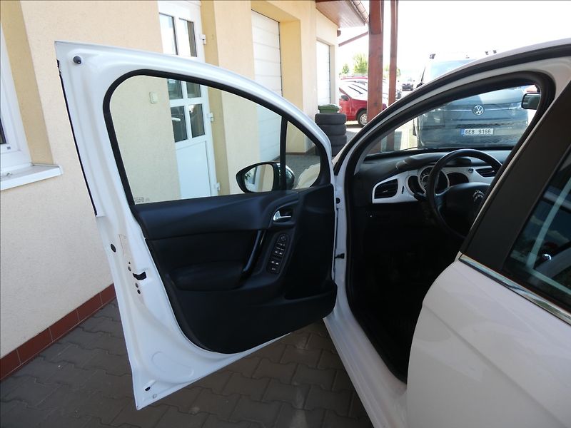 Citroën C3 1,2 i 60kW klima,závěs,2x kola - fotka 16 z 41