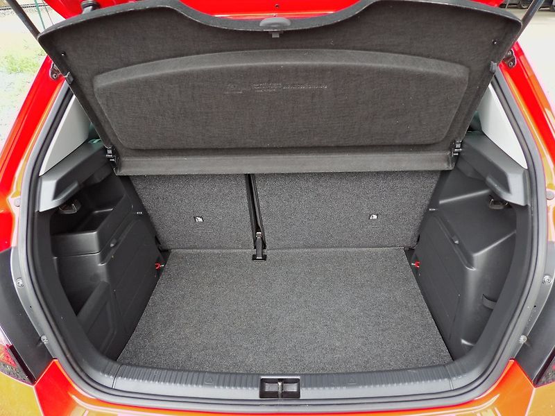 Škoda Fabia 1.0MPi Ambition Auto AC - fotka 24 z 30
