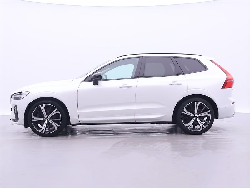 Volvo XC60 2,0 B5 173kW AWD Plus Dark CZ - fotka 4 z 33