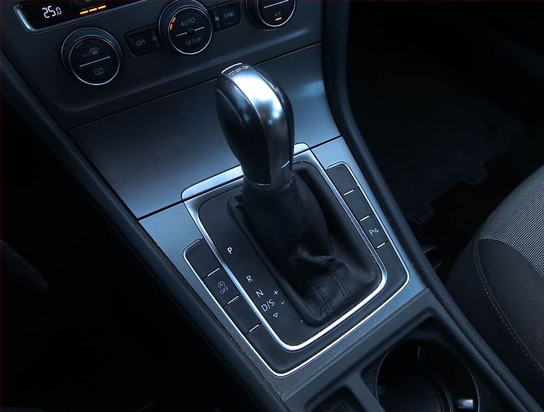 Volkswagen Golf (2013) 1.6 TDI, Automat, Tempomat - fotka 13 z 16