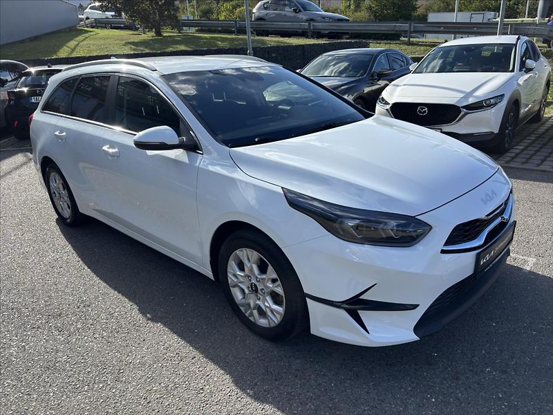 Kia Ceed 1,5 TGDi 118kW TOP ZÁRUKA NAVI - fotka 7 z 40