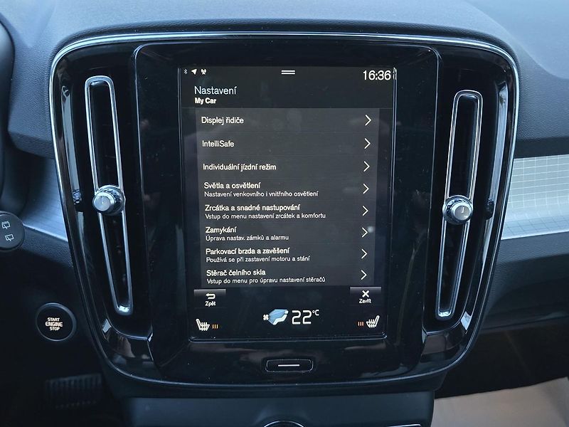 Volvo XC40 120kW T3 AUTOMAT LED KAMER DPH - fotka 28 z 39