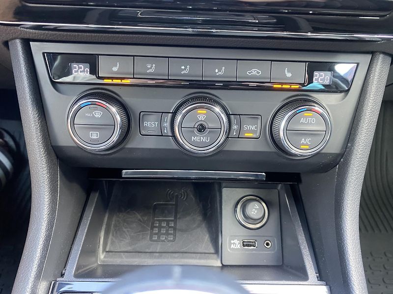 Škoda Superb 2.0TDI110kW-1xMAJ.-CZ-66 000KM - fotka 25 z 43