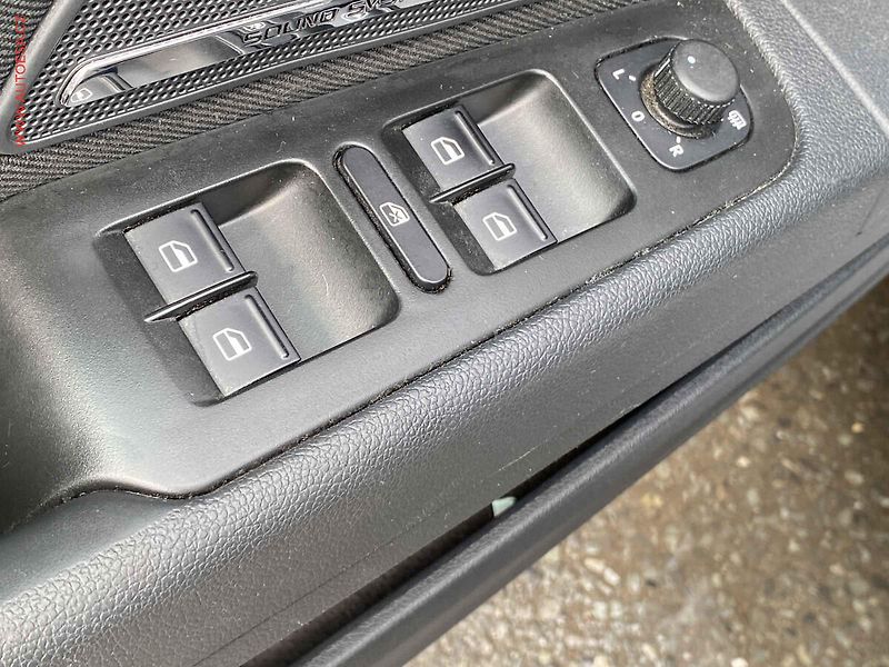 Škoda Superb (2014) 2.0 TDi, ČR, Ambition, bixen - fotka 12 z 20