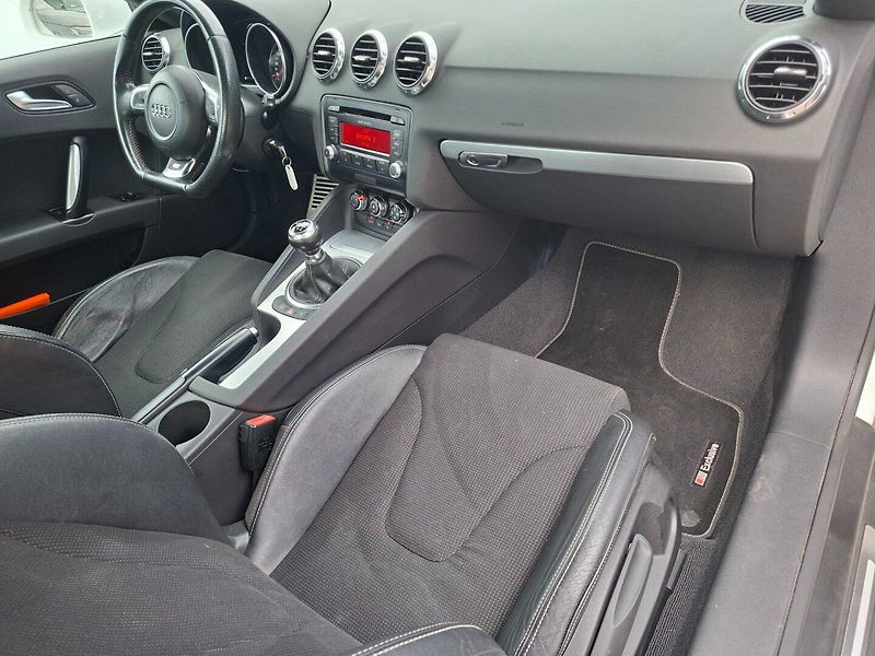 Audi TT (2009) 1.8TFSI 118kW MAN S-LINE - fotka 25 z 31