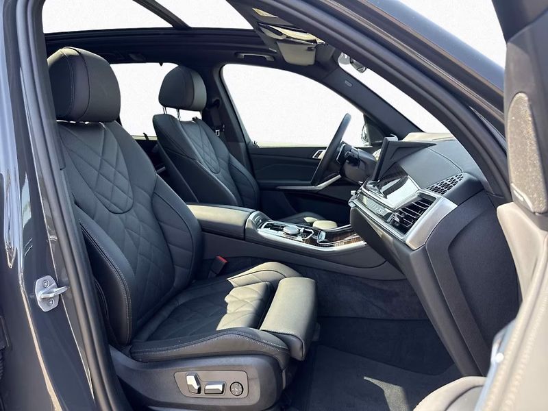 BMW X5 xDrive30d M-Sport DAPro 360 - fotka 8 z 15