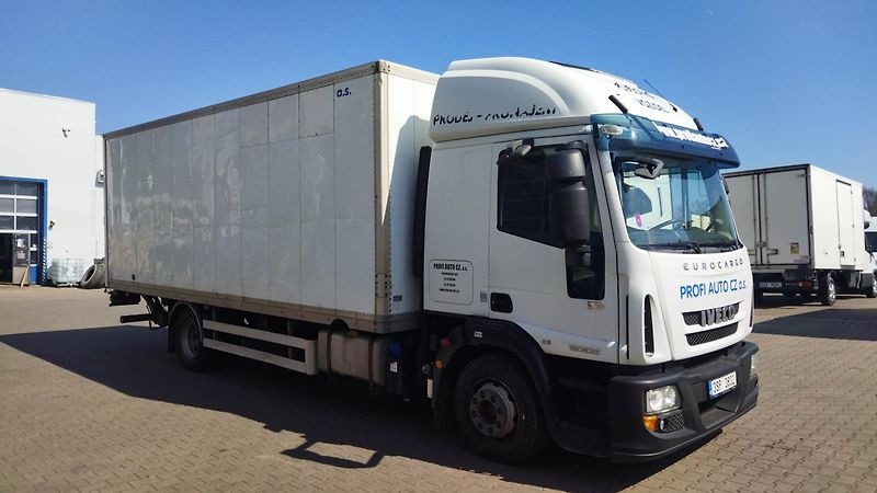 Iveco Eurocargo skříň s hydraulickým čelem - fotka 1 z 12