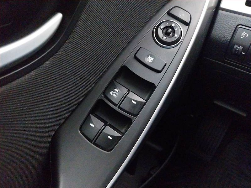 Hyundai i30 (2014) 1.6 CRDi, ČR,1.maj, Tempomat - fotka 17 z 17