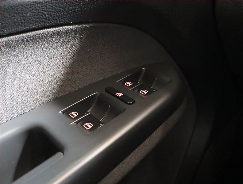 Volkswagen Touran (2010) 1.6 TDI, Tempomat - fotka 13 z 14