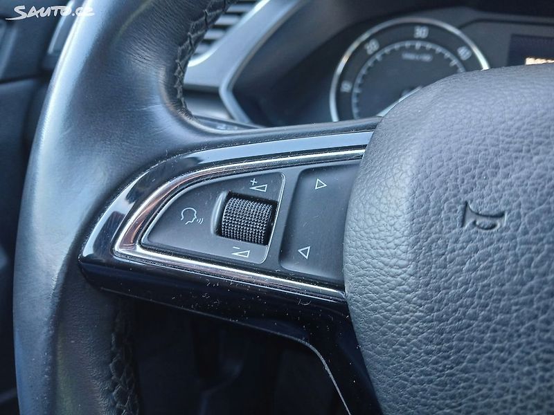 Škoda Superb 2.0 TDI 110kW - fotka 17 z 34
