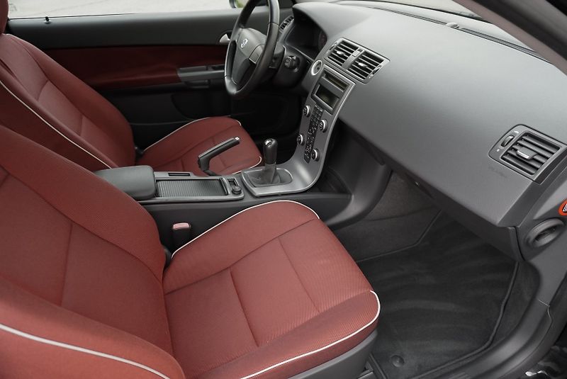 Volvo C30 1.6 16V Kinetic - fotka 23 z 36