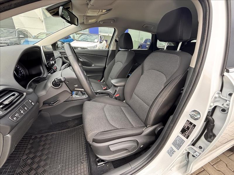 Hyundai i30 1,5 mHEV Family Smart 117kW - fotka 13 z 28