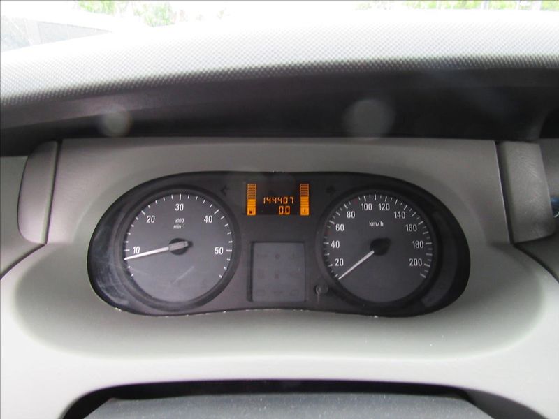 Opel Vivaro 2,0 CDTi 9 míst - fotka 12 z 27
