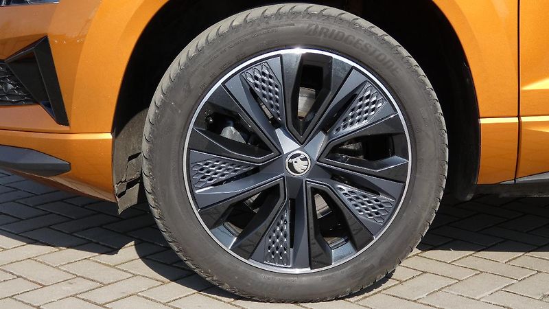 Škoda Karoq 1,5 TSI Sportline - fotka 22 z 23