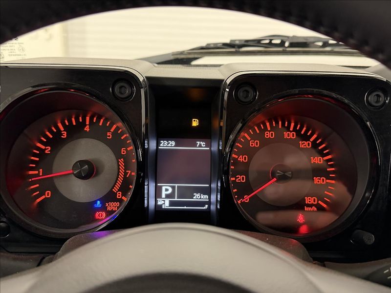 Suzuki Jimny 1,5 75 KW GLX REZERVACE!!! - fotka 13 z 25